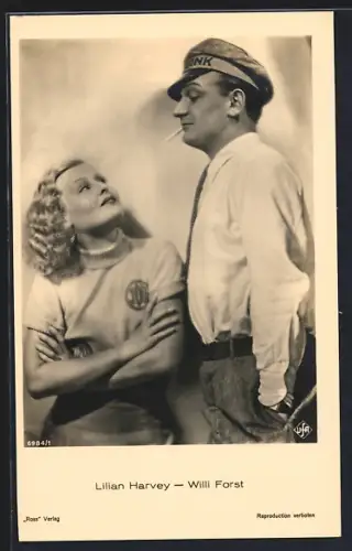 AK Schauspieler Lilian Harvey und Willi Forst schauen sich gegenseitig an