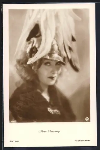 AK Schauspielerin Lilian Harvay mit Helm