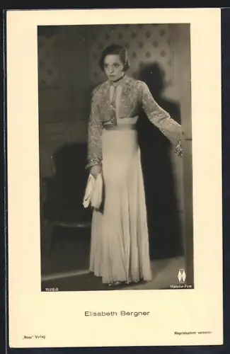 AK Schauspielerin Elisabeth Bergner ernst blickend im Kleid