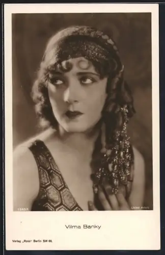 AK Schauspielerin Vilma Banky mit Haarschmuck