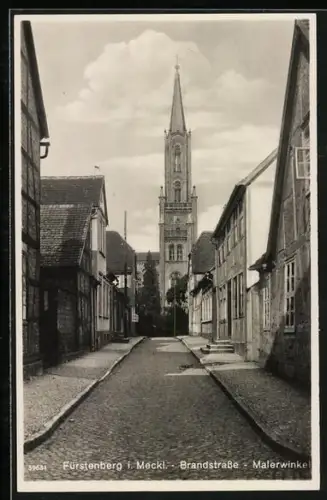 AK Fürstenberg i. Meckl., Brandstrasse, Malerwinkel mit Blick zur Kirche