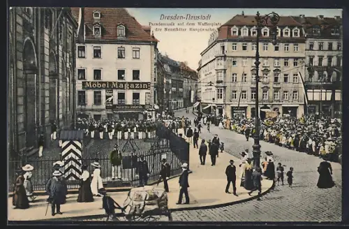 AK Dresden-Neustadt, Paradenmusik auf dem Waffenplatz der Neustädter Hauptwache