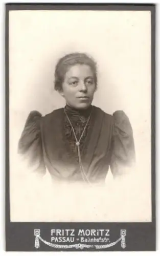 Fotografie Fritz Moritz, Passau, Bahnhofstrasse, Porträt einer Dame