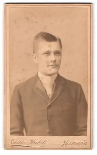 Fotografie Gustav Habel, Hamburg, Kaiser-Wilhelmstrasse, Porträt eines Herren