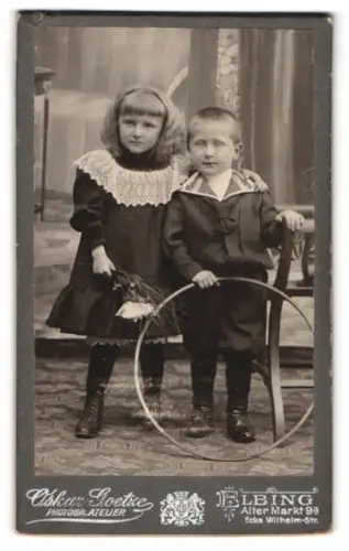 Fotografie Oskar Goetze, Elbing, Alter Markt 9a, Margarete und Erich mit Reif