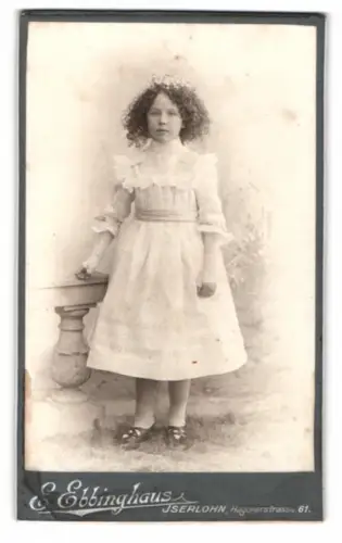 Fotografie Ebbinghaus, Iserlohn, Hagnerstrasse 61, Mädchen im weissen Kleid