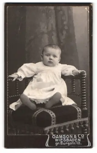 Fotografie Samson & Co., Wiesbaden, gr. Burgstr. 10, Porträt eines Kleinkindes