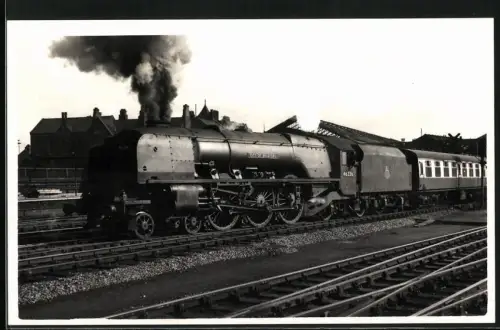 Fotografie britische Eisenbahn, Coronation Class 46236 City of Bradford at Crewe Station