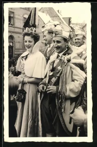 Fotografie Fasching, Karnevalsprinz und Karnevalsprinzessin mit ORden