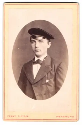 Fotografie Franz Pietsch, Nienburg /W., Porträt eines jungen Studenten mit Mütze