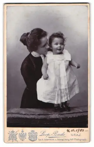 Fotografie Leop. Bude, Graz, Allee Gasse 6-8, Mutter mit Kind, Mutterglück