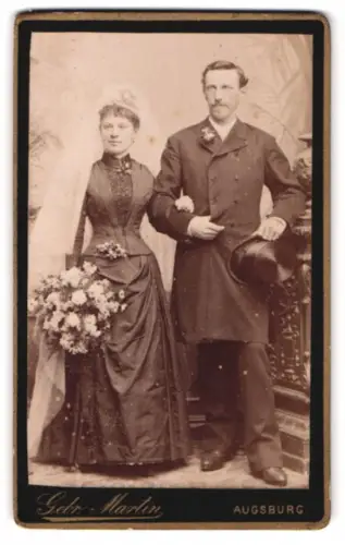 Fotografie Gebr. Martin, Augsburg, Bahnhofstrasse, Hochzeitspaar im Studio