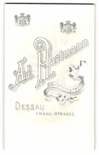 Fotografie Ad. Hartmann, Dessau, Franz-Strasse, königliche Wappen über Anschrift des Atelier
