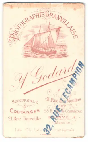 Fotografie A. Godard, Granville, Szene Segelschiff auf dem Wasser darunter Atelier Anschrift