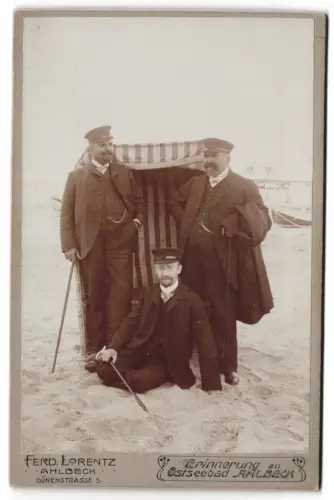 Fotografie Ferd. Lorentz, Ahlbeck, Dünenstrasse 5, Ansicht Ahlbeck, Herren vor einem Strandkorb