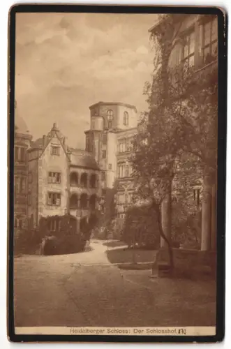 Fotografie unbekannter Fotograf, Ansicht Heidelberg, Heidelberger Schloss, Der Schlosshof