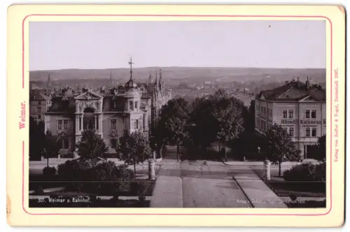 Fotografie Zedler & Vogel, Darmstadt, Ansicht Weimar, Blick vom Bahnhof auf die Stadt, 1898