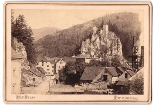 Fotografie Max Helff, Judenburg, Ansicht Thörl / Stmk., Malerische Landschaft mit Burgkulisse, 1894