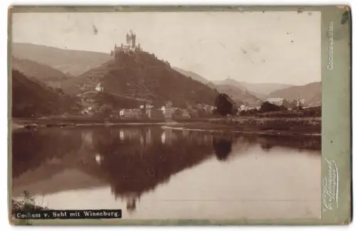 Fotografie C. Kömmet, Cochem an der Mosel, Ansicht Cochem / Mosel, Blick zum Ort und Winneburg von Sehl aus