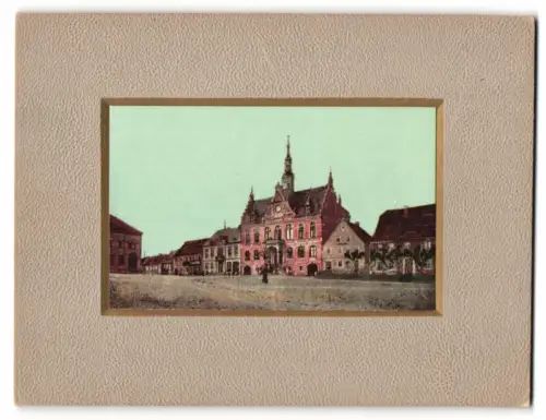 Fotografie Lichtdruck, unbekannter Fotograf, Ansicht Dahlen, Stadtansicht eines historischen Gebäudes, 1901