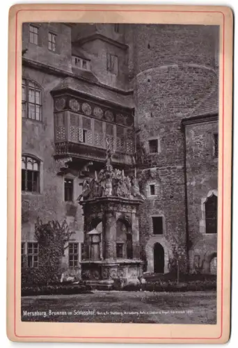 Fotografie Zedler & Vogel, Darmstdt, Ansicht Merseburg, Brunnen im Schlosshof