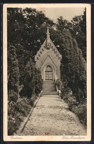 AK Cadinen, Frontalansicht des Mausoleums