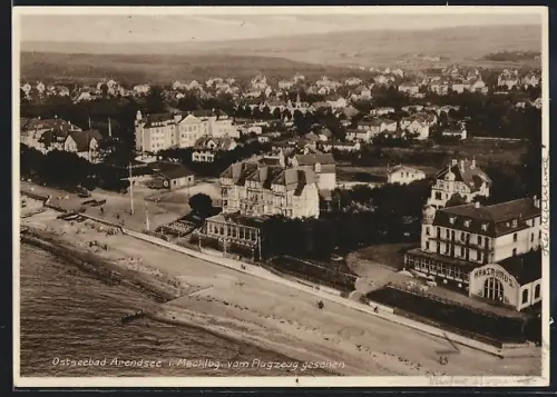 AK Arendsee / Ostseebad, Luftaufnahme Strandpromenade und Kurhaus