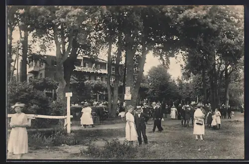 AK Plau, Park vor dem Kurhaus Seeluft am Plauer See