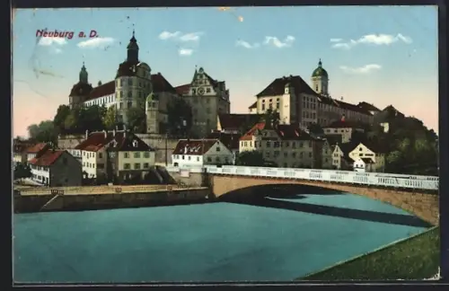 AK Neuburg a. D., Uferpartie mit Brücke