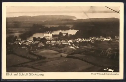 AK Glücksburg, Teilansicht mit Schloss vom Luftschiff aus