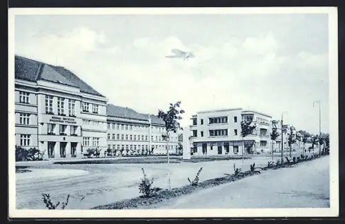 AK Uzhorod, Strassenpartie mit Flugeug