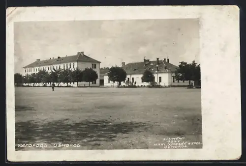 AK Uzhorod, Strassenpartie mit einem Soldaten