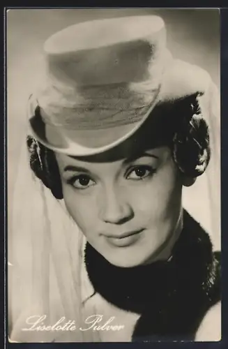 AK Schauspielerin Liselotte Pulver in dem Film Das Wirtshaus im Spessart