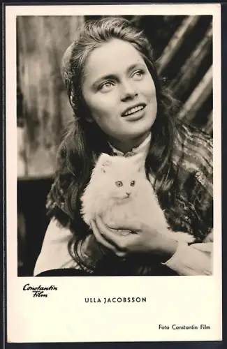 AK Schauspielerin Ulla Jacobsson mit Katze im Film Alles Glück dieser Erde