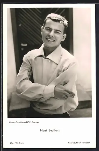 AK Schauspieler Horst Buchholz im weissen Hemd
