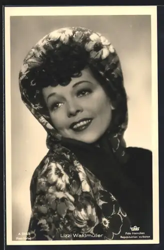 AK Schauspielerin Lizzi Waldmüller blickt glücklich in die Ferne
