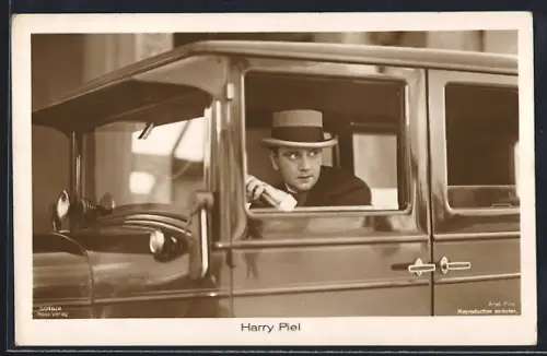 AK Schauspieler Harry Piel im Auto