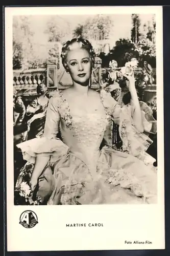 AK Schauspielerin Martine Carol im barocken Filmkleid als Madame Dubarry