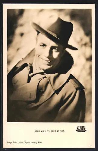 AK Schauspieler Johannes Heesters mit Hut und Mantel