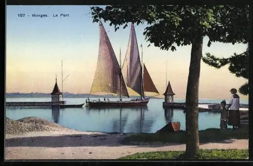 AK Morges, le Port, un bateau, une femme avec son enfant