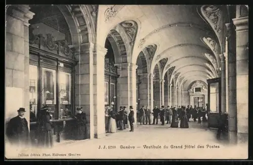 AK Genève, le vestibule du grand hôtel des postes, des gens aux guichets