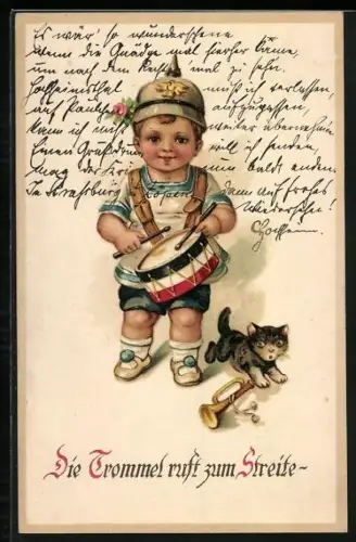 AK Kleinkind in Pickelhaube mit Trommel, Die Trommel ruft zum Streite
