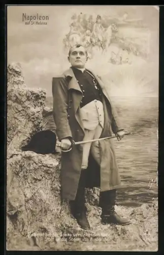 AK Napoleon steht mit seinem Schwert auf St. Helena