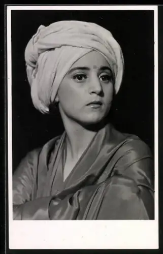 Foto-AK Hans Madensky: Junge Frau mit Turban