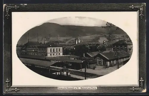 AK Neustadt / Pfalz, Bahnhof mit Ortspartie im Rahmen