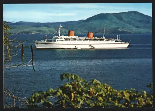 AK Passagierschiff MS Europa vor Anker Liegend