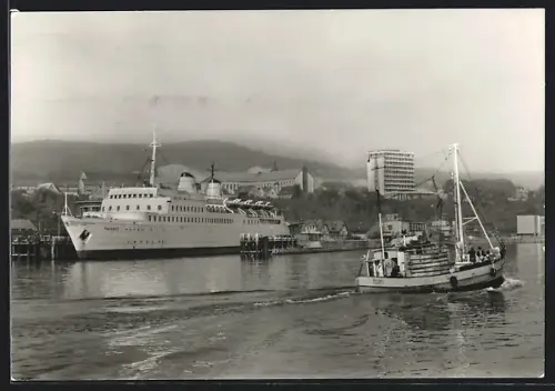 AK Sassnitz, Fährschiff Sassnitz im Hafen