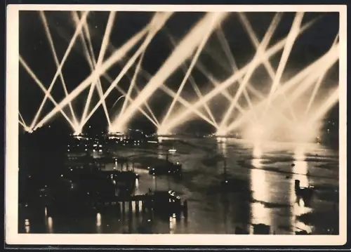 AK Schweinwerferspiel d. Kriegsschiffe d. Kriegsmarine bei Nacht