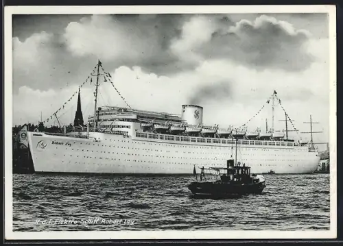 AK Passagierschiff KdF Robert Ley im Hafen