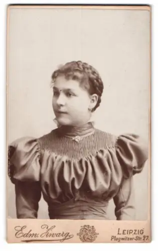 Fotografie Edmund Zwarg, Leipzig, Plagwitzer Str. 27, Porträt einer jungen Frau